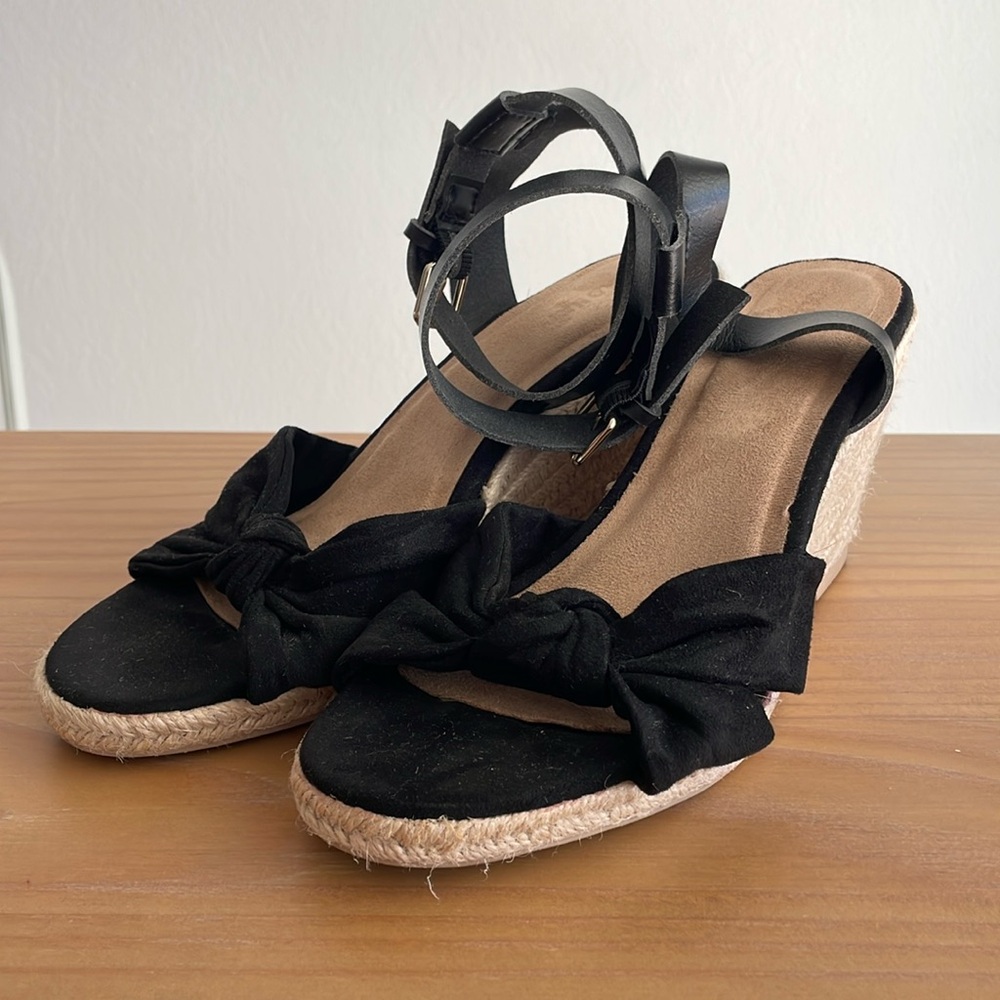 Old Navy Women’s Black knot wedge espadrille heeled sandal